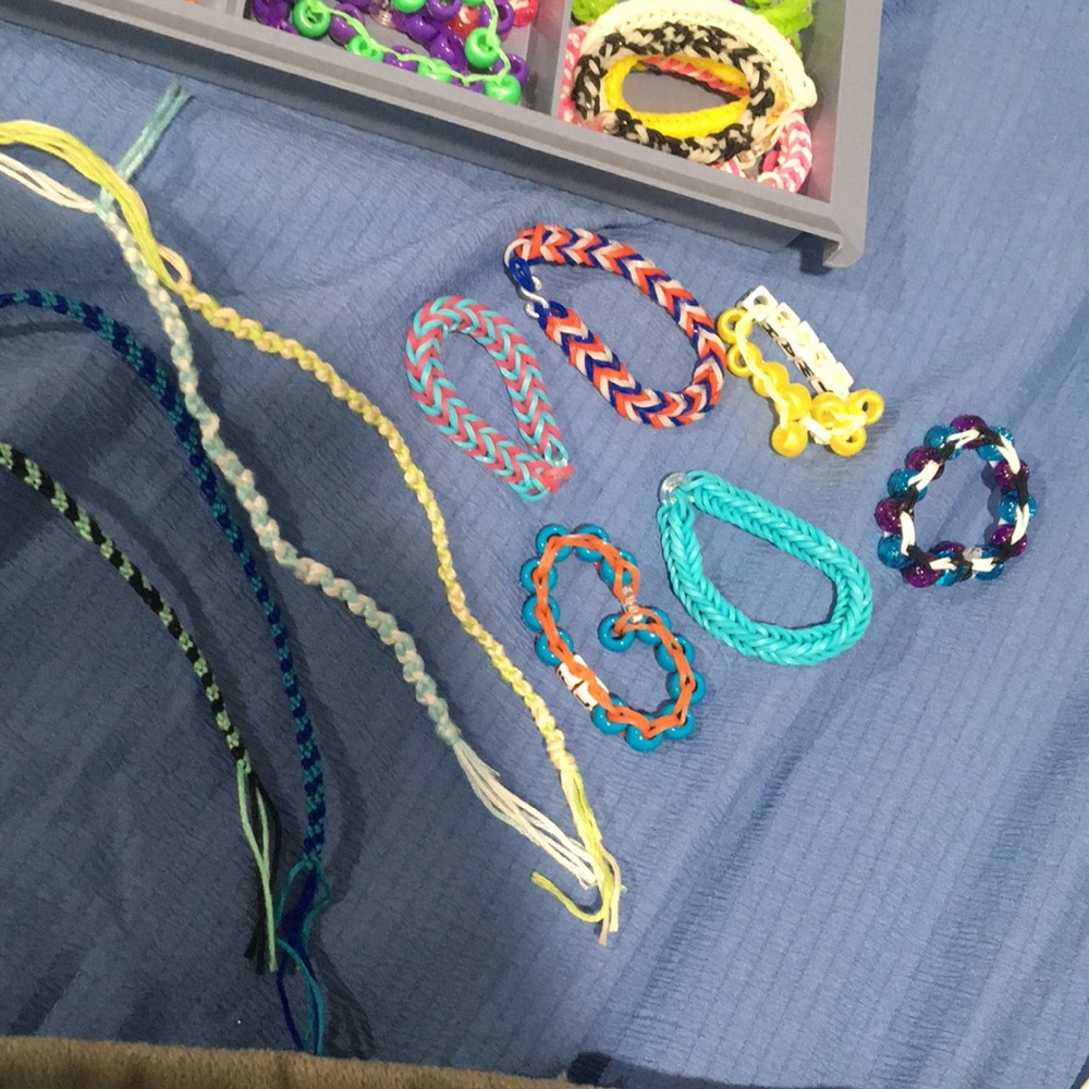 homemade braclets!! 5 pack of your choice🤍🤍
